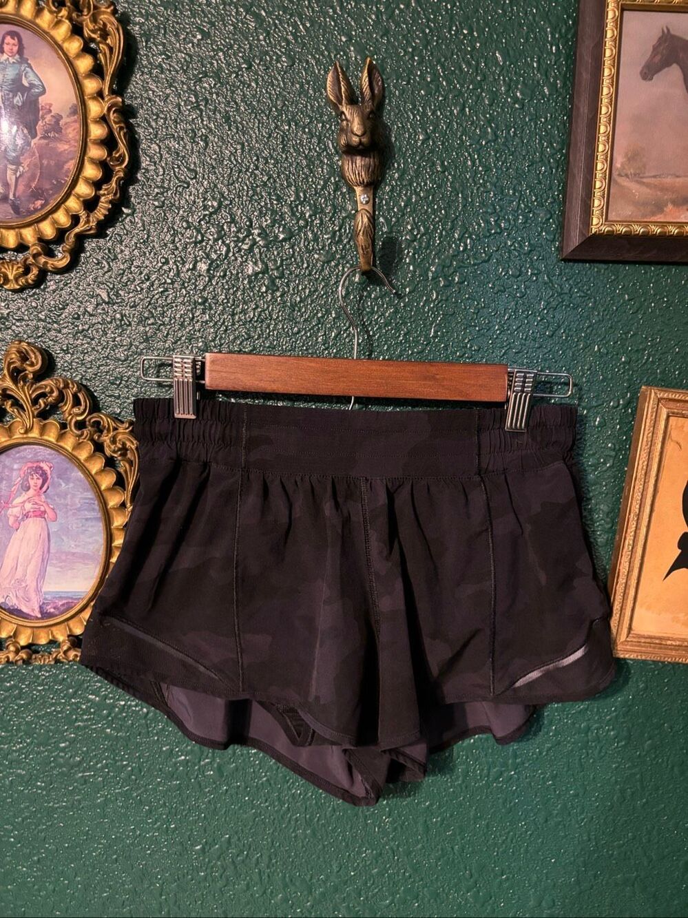 Lululemon Low Rise Hotty Hot Shorts Size 8 Black Camo